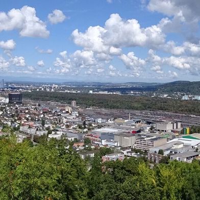 NorthC auf Expansionskurs: Das Unternehmen hat innerhalb kürzester Zeit seine Präsenz im DACH-Raum stark ausgeweitet. (Bild: Panorama Muttenz-Basel / Uwe Häntsch/uwelino / CC BY-SA 2.0 / flickr.com)