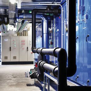 Am Wuppertaler Stammsitz der Schmersal-Gruppe wurde eine energetischen Optimierung durchgeführt. Die neuen Lüftungsanlagen nutzen die Abwärme aus der Produktion zur Beheizung.(Bild:  Jörg Kastowsky)