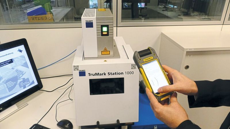 Gemeinsam mit dem Center Connected Industry der RWTH Aachen und und dem Bildverarbeitungsspezialisten Cognex Corporation wurde ein Demonstrator für das cloudbasierte Object Management System (OMS) entwickelt. Mit diesem können physische Objekte, etwa Maschinenkomponenten aber auch ganze Produktionshallen, virtuell abgebildet und als digitale Informationsquellen genutzt werden.  (BCT Deutschland)