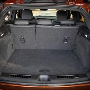 Kofferraumvolumen: 637–1385 Liter.(Bild:  Auto-Medienportal.Net/Cadillac)