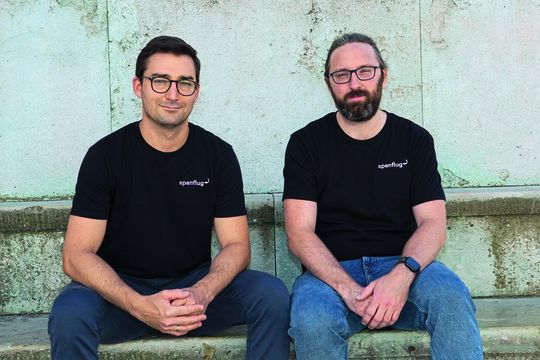 V. l.: Dr.-Ing. Markus Westermeier, Geschäftsführer Fertigungstechnik & Vertrieb und Dr. Adrian Lewis, Geschäftsführer Softwareentwicklung.(Bild:  Spanflug)