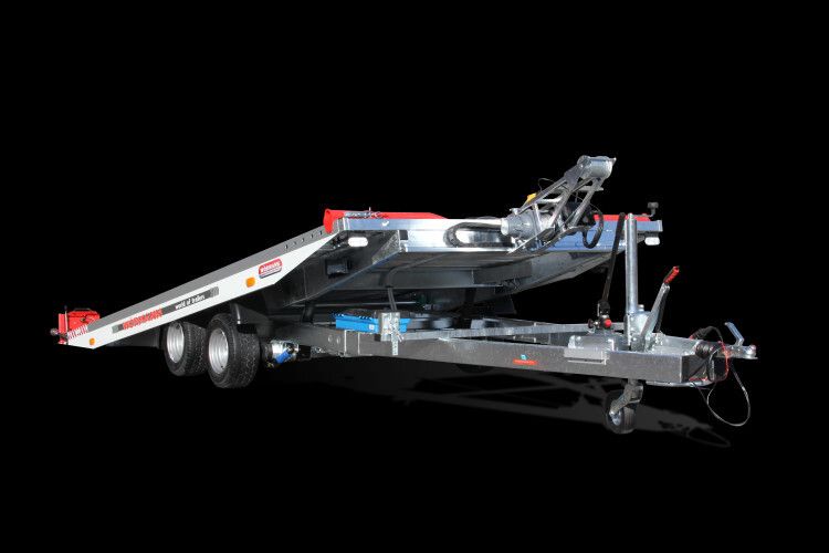 Der „Street-Mexx“ hat einen geschlossenen Alu-Boden und eine elektrische Seilwinde. (Foto: Wörmann)