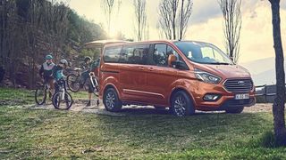 Der neue Ford Tourneo Custom wird auch als Mildhybrid erhältlich sein. (Ford)