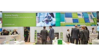 An der Kardex-Powerwall sollen auf modularen Bausteinen basierende Lagersysteme mithilfe von Virtual-Reality-Technologie erlebbar gemacht werden. (Kardex Group)