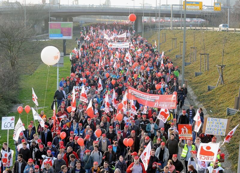 Impressionen der IG BCE-Großveranstaltung in Ludwigshafen. Wenige Tage vor der letzten Runde der Tarifverhandlungen haben die Arbeitnehmer noch einmal Solidarität und Stärke gezeigt. (Bild: IG BCE)