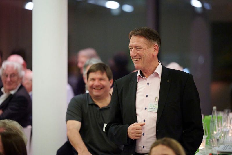 Impressionen vom ELEKTRONIKPRAXIS Frühlingsfest 2023 im Ketterer Kunst mit der Verabschiedung von Johann Wiesböck.  (Bild: © EYE AM CHRIS)