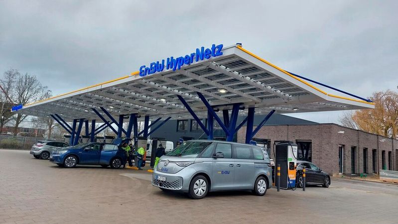 Der Ausbau der HPC-Ladeinfrastruktur in Deutschland hat auch im zweiten Halbjahr 2025 deutlich zugelegt.(Bild:  EnBW)