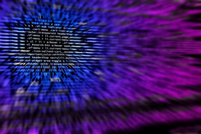 Attacken auf die Computer- und IT-Systeme von Unternehmen häufen sich. Auch Kfz-Betriebe gelten als gefährdet und sollten sich schützen. Unterstützung dafür bietet der ZDK mit einem Webinar für Mitglieder. (Bild:  frei lizenziert /  Pixabay)