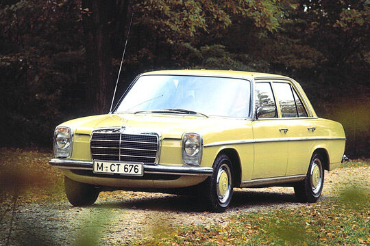 Das Brot- und Buttermodell W114/W115 (1967 - 1976) von Mercedes wird bis heute nach dem damals gebräuchlichen Entwicklungs-Code „Strichacht /8“ genannt. (Daimler)