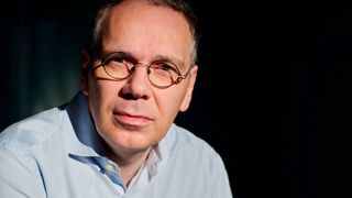 BV-Med-Geschäftsführer Dr. Marc-Pierre Möll spricht für den Verband und fordert die Umsatzsteuer auf Medizinprodukte einheitlich zu reduzieren. (Bild: BVMed/Darius Ramazani)