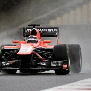 Damit der Wagen des Marussia Formel 1 Teams über den Asphalt rasen kann, sind insgesamt 200 Mitarbeiter nötig.