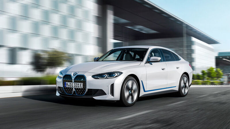 Erstmals bietet BMW ein rein elektrisches Auto in der Mittelklasse an. (BMW)