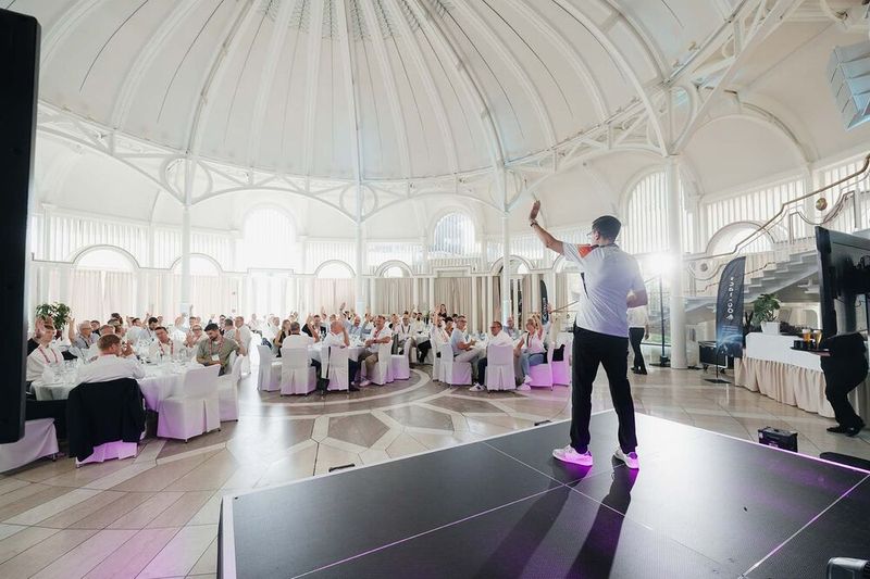 Tobias Teske, Geschäftsführer der Vogel IT-Medien, eröffnete den Abend und die Verleihung der diesjährigen Readers Choice Service Provider Awards. (Bild: Werbefotografie Emme)