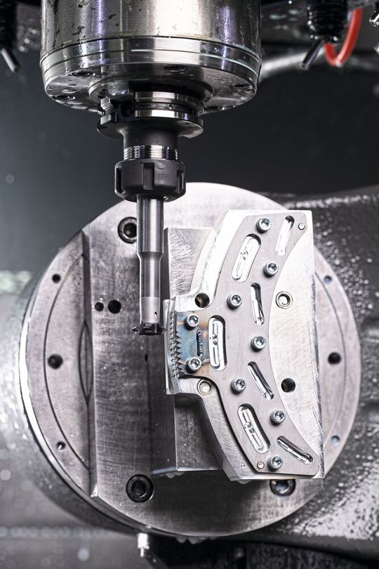 Durch den schwingungsdämpfenden Vollhartmetallschaft treten trotz der langen Auskragung keine Probleme mit Vibrationen des Werkzeugs auf.(Bild:  Horn / Sauermann)