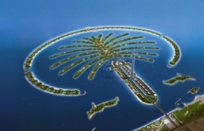 Das gibt es nur in Dubai: Luxusvillen und -hotels auf der fünf mal fünf Kilometer großen künstlichen Palmen-Insel. (Archiv: Vogel Business Media)