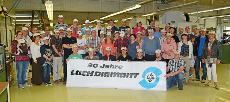Jubiläumsfoto: Mitarbeiter des Werks Sachsen von Lach Diamant. (Bild: Lach Diamant)