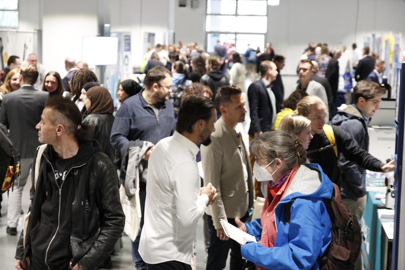 Über den Tag kamen rund 650 Besucher auf die Labormesse: Rekord für das Jahr 2023, nachdem bereits die Messen in Frankfurt nd Hamburg mit gut 500 Besuchern vorgelegt hatten.   Mehr Infos zu den kommenden LAB-SUPPLY-Messen finden Sie auf www.lab-supply.info.  (LABORPRAXIS, C. Lüttmann)