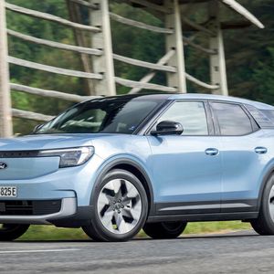 Der Explorer birgt ein hohes Maß an Fahrdynamik und paart diese mit einem nüchternen, aber zweckdienlichen Interieur.(Bild:  Ford)