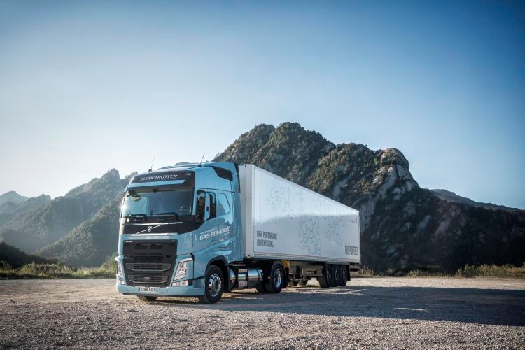 Die Lkw mit Flüssiggas (LNG) von Volvo Trucks sind mit 1.000 Kilometern Reichweite schon jetzt für den Fernverkehr geeignet. (Volvo)
