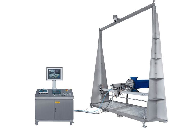 Vollautomatische Dekontaminierung: Rohre mit einem Durchmesser von 19 bis 2600 mm und einer Länge bis 10 m können gründlich gereinigt werden, ohne dass der Bediener den Gefahrenbereich betreten muss.  (Woma)