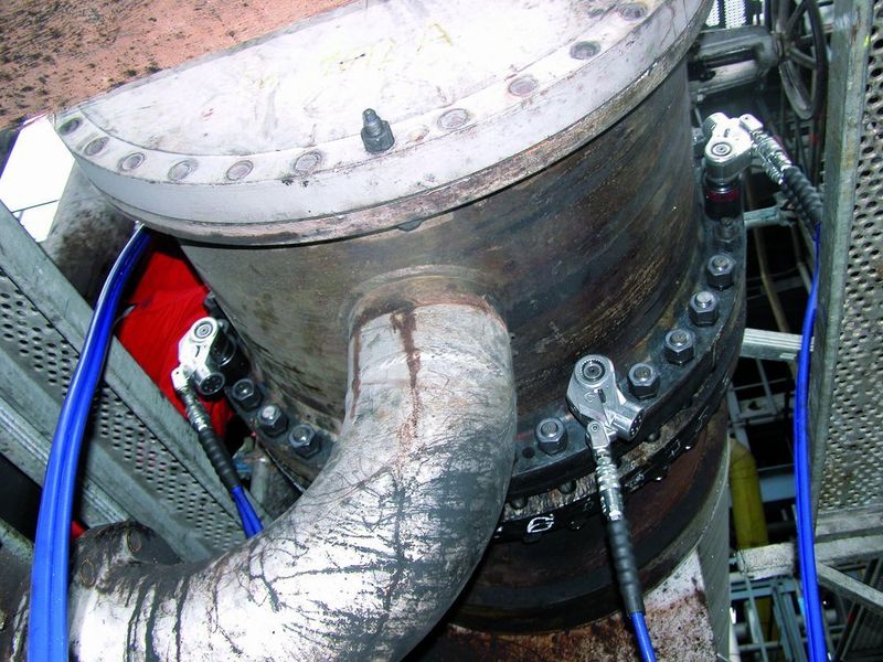 Bild 5: Bei der zeitgleichen Verwendung mehrerer Schraubwerkzeuge wird absolute Planparallelität erreicht sowie die eingestellte Vorspannkraft erzielt. Bilder: Hytorc-S/Barbarino & Kilp (Archiv: Vogel Business Media)