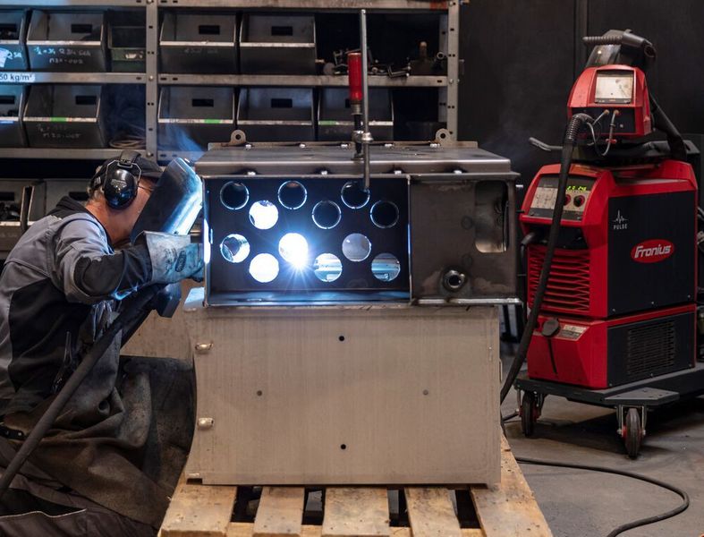 Auch verschiedene Positionsschweißungen an den Heizsystemkomponenten verbessert bei Guntamatic das Pulsschweißen mit dem Fronius-System Transsteel Pulse.  (Fronius)