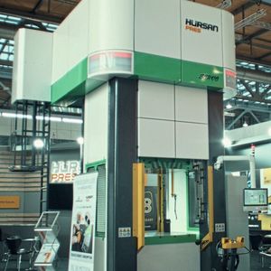 Die Baureihe Servo wurde Ende 2024 auf den Markt gebracht und ist die erste Presse von Hürsan Pres mit servohydraulischem Antriebssystem. (Bild: Baumüller)