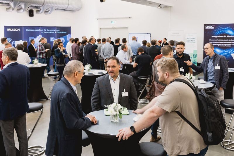 Zahlreiche Partner präsentierten ihre Lösungen für mehr Effizienz in der Produktentwicklung. Es herrschte reger Betrieb an den Ständen. (Bild: Stefan Bausewein/VCG)