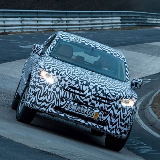 Noch gut getarnt: Der Borgward SUV auf der Nordschleife. Bei der diesjährigen IAA soll er dem Publikum vorgestellt werden.(Foto:  Borgward)