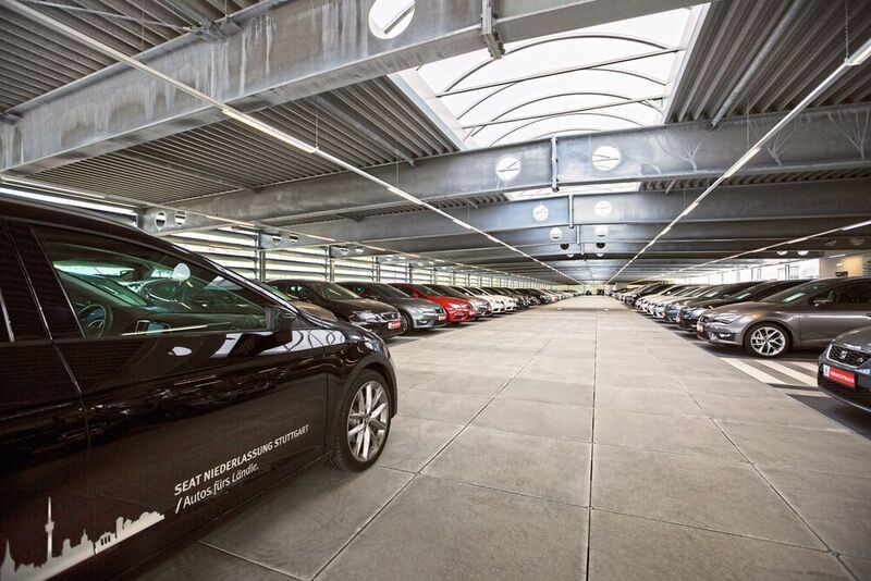 Insgesamt teilt sich Seat den Gebäudekomplex mit 25.000 Quadratmeter Gesamtbruttogrundfläche mit Volkswagen Automobile Stuttgart. (Seat)