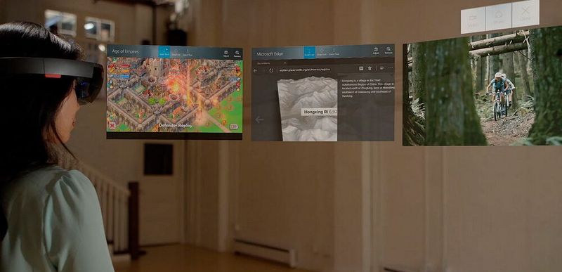 Herkömmliche Windows-Apps stellt die Hololens als im Raum schwebende Windows-Fenster dar. (Bild: Microsoft)