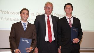 Verleihung Baumüller-Diplompreis 2012 auf der Absolventenfeier der Technischen Fakultät der FAU: Michael Löffler (v.l.n.r.), Herbert Hesslinger, Alexander Rambetius (Baumüller)