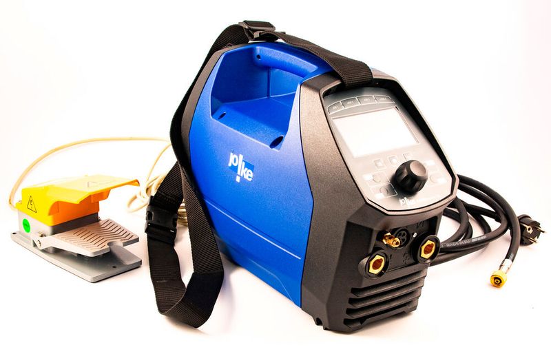 Blick auf das neue Joke-Schweißsystem Eneskaimpulse 230, das sowohl dem Einsteiger als auch dem Profi viel Aufwand spart, wenn es um das Reparaturschweißen im Werkzeug- und Formenbau geht. (Bild: Joke Technology)