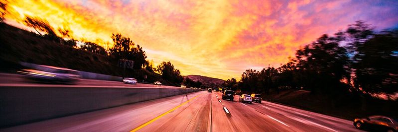 Das Thema Konnektivität gewinnt für die Industrie immer mehr an Wichtigkeit, vereint die Fahrzeugvernetzung doch verschiedenste Technologien, die zusammen die Zukunft des Autos bestimmen. (Bild:  gemeinfrei / Pexels)