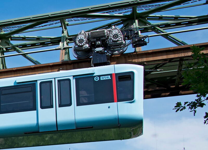 Am vordersten Drehgestell der neuen Bahn ist das Spurkranzschmiersystem SKF EasyRail Airless montiert. (Wuppertaler Stadtwerke / Stefan Tesche-Hasenbach)