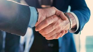 Hier hat das Verkaufsgespräch offensichtlich gut geklappt! Damit das noch häufiger passiert, hat EVO Informationssysteme die Funktionspalette seines CRM-Systems mit den passenden Features erweitert ... (Bild: E. Speranza)