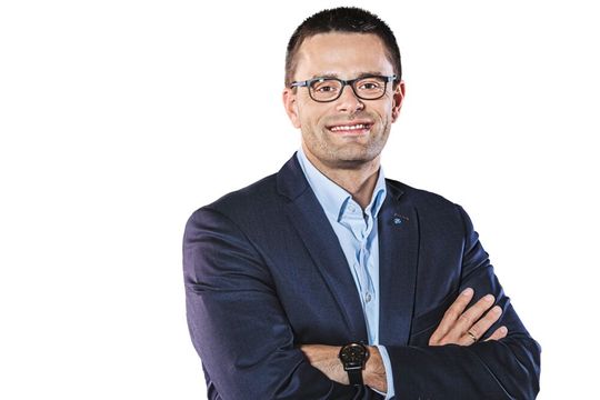 André Engelke, Leiter des Systemhauses Vehicle Motion Control bei ZF: „Wir können die gesamte Längs-, Quer- und Vertikaldynamik eines Fahrzeugs harmonisch und individuell nach den Vorgaben unserer Kunden steuern.“(Bild:  ZF)