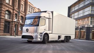 Der „Urban E-Truck“ von Mercedes, der auf der IAA 2016 als Studie vorgestellt wurde, startet nun testweise. (Bild: Daimler)