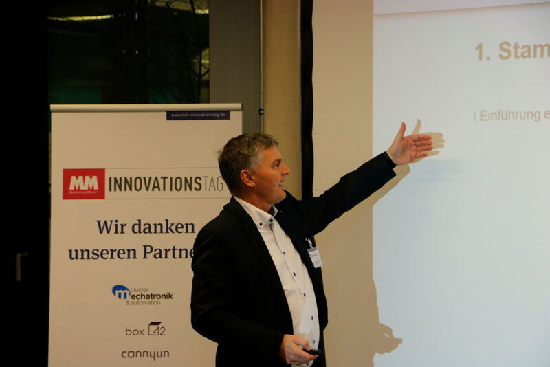 Johann Hofmann, Founder und Venture Architect von Value Facturing bei der Maschinenfabrik Reinhausen, besprach mit der dritten Gruppe die Bedeutung von Stammdaten im Zusammenhang mit der Industrie 4.0. (Hofmann/VCG)