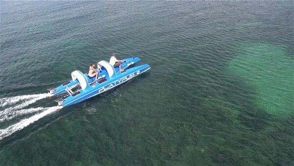 Das elektrisch betriebene Freizeit-Boot Platypus: Es verbindet die zwei Wassersportarten Bootfahren und Tauchen. (Platypus)