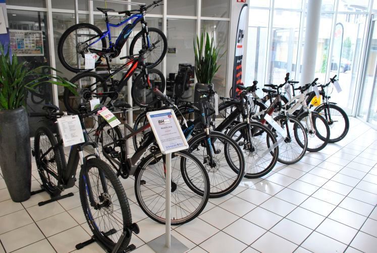 Die E-Bikes, die Schmauder & Rau vertreibt, stammen vom spanischen Hersteller BH Bikes. Eine gewisse Exklusivität in Deutschland sorgt für stabile Preise und damit Erträge. (Dominsky/»kfz-betrieb«)