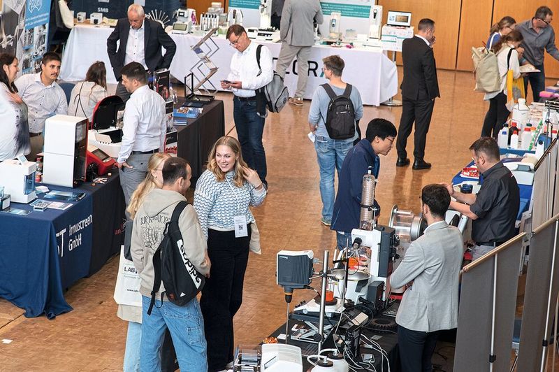 Die Kombination aus Produktausstellung und Fachvorträgen hat sich als Konzept der LAB-SUPPLY bewährt und kommt bei Besuchern sowie Ausstellern gut an.    Mehr Infos zu den kommenden LAB-SUPPLY-Messen finden Sie auf www.lab-supply.info (Bild: Stefan Stark)