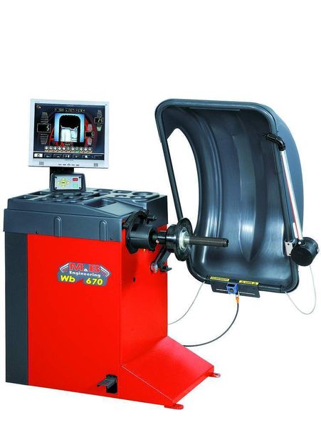 Um den Reifen einen guten Rundlauf zu geben, bietet Carcon die elektronische Wuchtmaschine WB 640 an. (Archiv: Vogel Business Media)