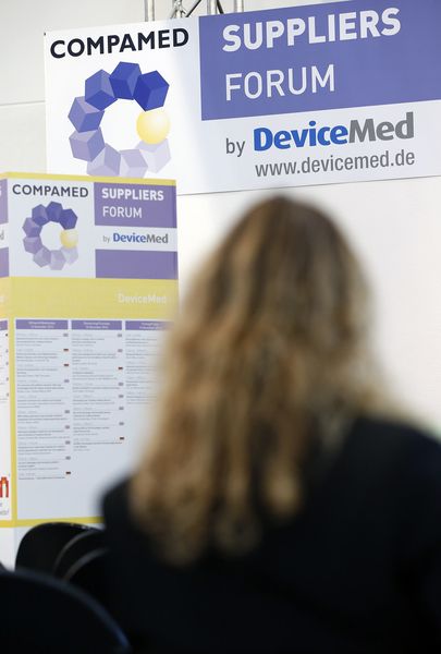Beim Compamed Suppliers Forum der Fachzeitschrift Devicemed in Halle 8b zeigen unterdessen Referenten aus Unternehmen und Organisationen aktuelle Entwicklungen entlang der gesamten Prozesskette auf. (Bild: Messe Düsseldorf/C. Tillmann)