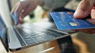 adobestock-1903340200-wkproduction-zahlungsdienstleister-999x562v1 (Bild: © wkproduction/stock.adobe.com)