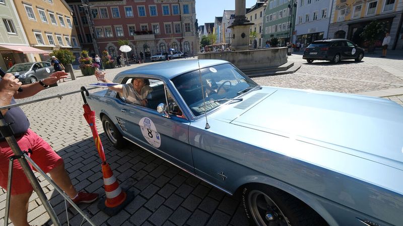 Wehe, es fehlt etwas: die spannende Wasserprüfung in Mindelheim. (Bild: Zietz - VCG)