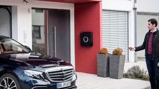 Das eigene Auto bietet in der Corona-Krise mehr Schutz vor einer Ansteckung als etwa öffentliche Verkehrsmittel. (Bild: Daimler)