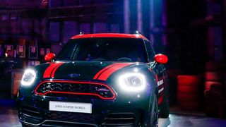 Mini im Kunstkraftwerk in Leipzig.  (BMW)