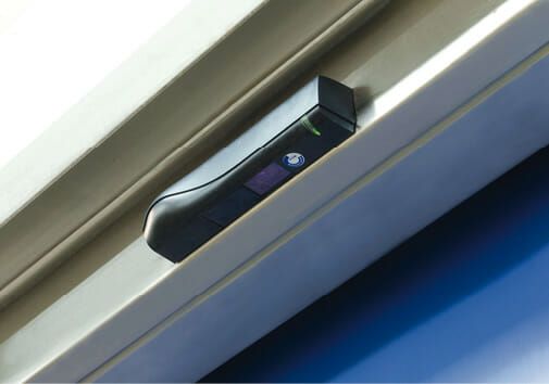 (Vier Tore dienen auch als Fluchtweg: In Fluchtrichtung sind sie mit sicheren Meldern mit Bewegungserkennung versehen. Bild: Efaflex)