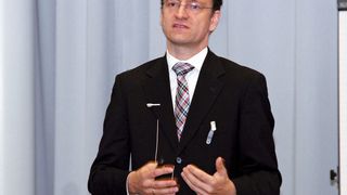 „Die Nutzer müssen den Provider detailliert zur Einhaltung des Datenschutzes verpflichten“, sagt PWC-Rechtsexperte, Dr. Jan-Peter Ohrtmann. (Bild: Otto)